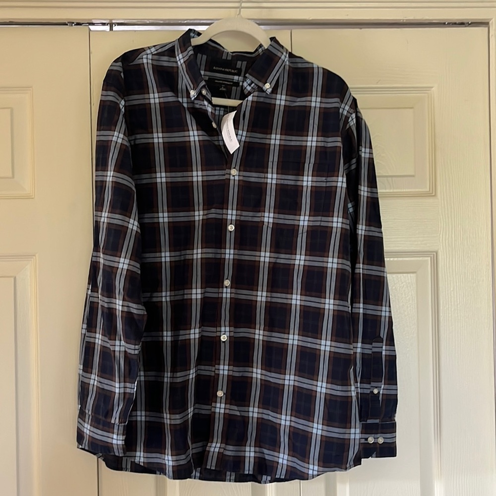 **BRAND NEW WITH TAGS** Mens blue/brown plaid Banana Republic button up shirt